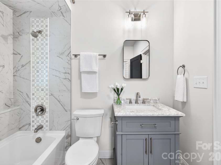 2501 Runnymede Lane, Charlotte, NC 28209.  MLS# CAR4371902, YatesRealty ID 19268. 