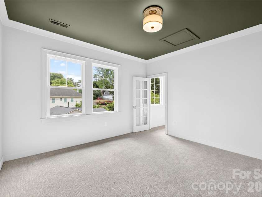 2501 Runnymede Lane, Charlotte, NC 28209.  MLS# CAR4371902, YatesRealty ID 19268. 
