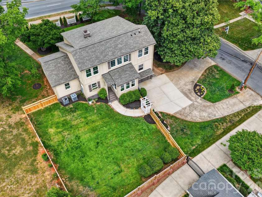 2501 Runnymede Lane, Charlotte, NC 28209.  MLS# CAR4371902, YatesRealty ID 19268. 