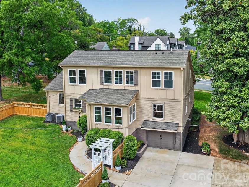2501 Runnymede Lane, Charlotte, NC 28209.  MLS# CAR4371902, YatesRealty ID 19268. 