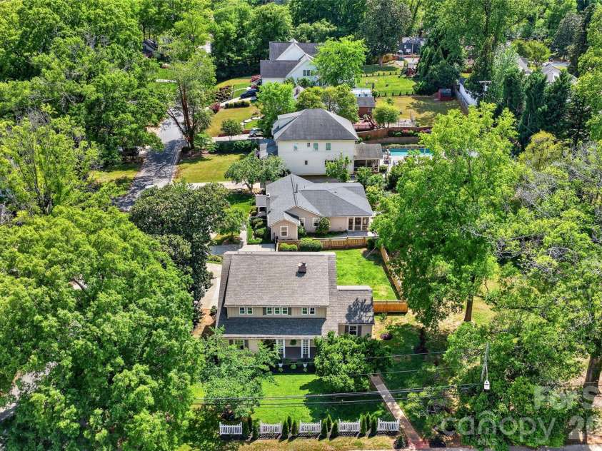 2501 Runnymede Lane, Charlotte, NC 28209.  MLS# CAR4371902, YatesRealty ID 19268. 