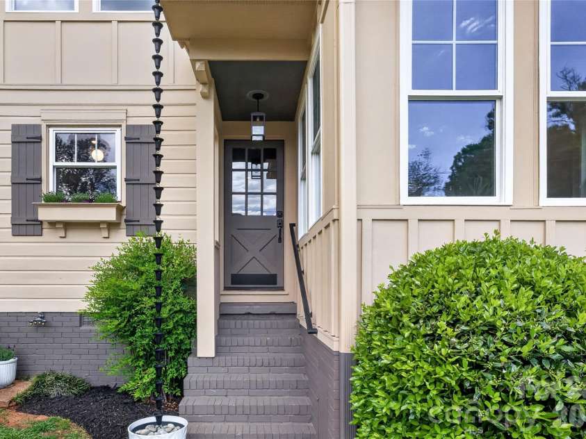 2501 Runnymede Lane, Charlotte, NC 28209.  MLS# CAR4371902, YatesRealty ID 19268. 