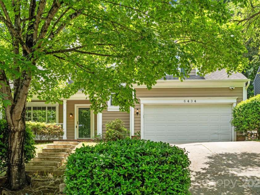 6434 Skyline Drive, Charlotte, NC 28269.  MLS# CAR4255621, YatesRealty ID 19269. 