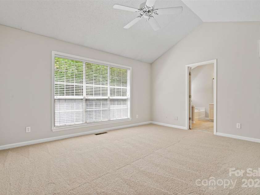 6434 Skyline Drive, Charlotte, NC 28269.  MLS# CAR4255621, YatesRealty ID 19269. 