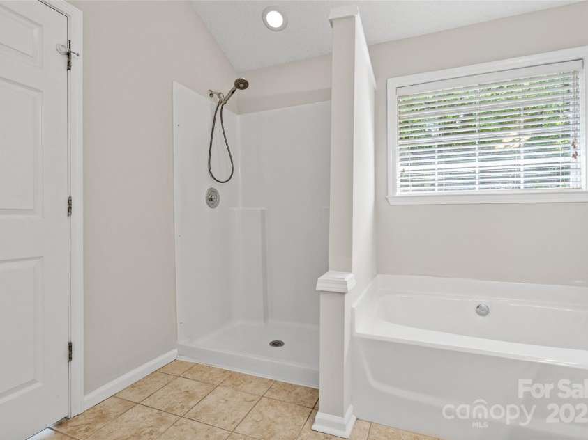 6434 Skyline Drive, Charlotte, NC 28269.  MLS# CAR4255621, YatesRealty ID 19269. 