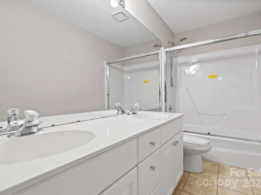 6434 Skyline Drive, Charlotte, NC 28269.  MLS# CAR4255621, YatesRealty ID 19269. 