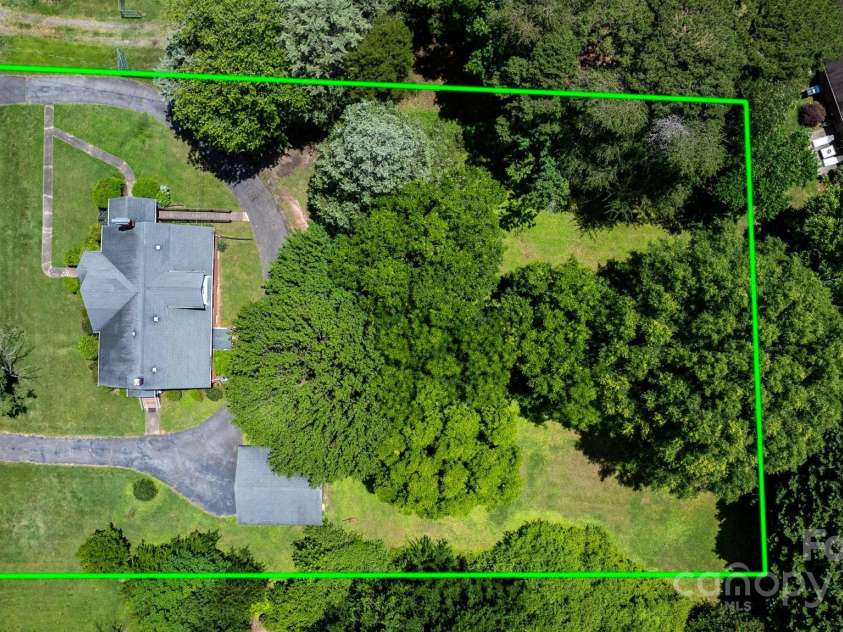 1520 21st Avenue, Hickory, NC 28601.  MLS# CAR4272181, YatesRealty ID 1927. 