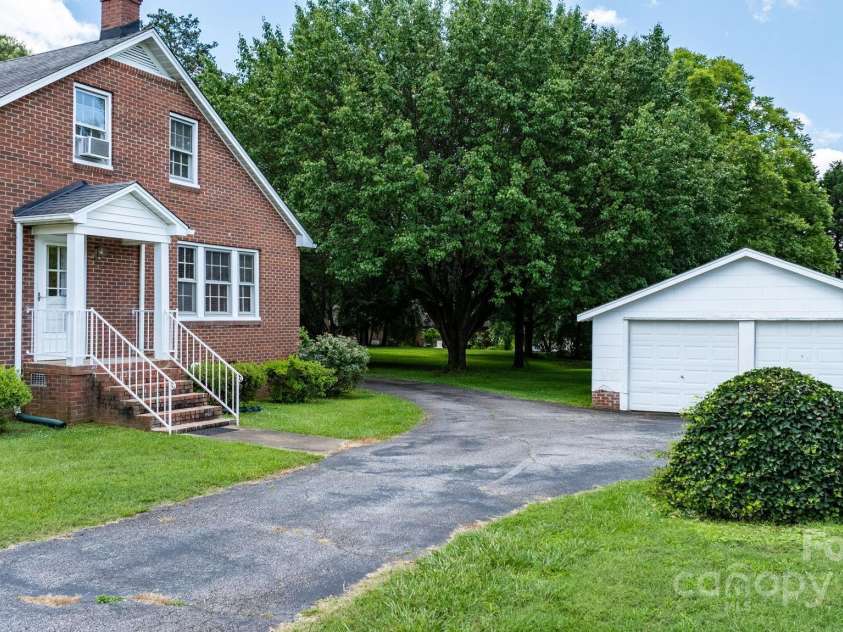 1520 21st Avenue, Hickory, NC 28601.  MLS# CAR4272181, YatesRealty ID 1927. 