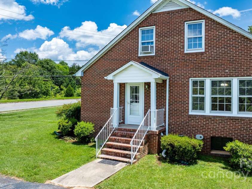 1520 21st Avenue, Hickory, NC 28601.  MLS# CAR4272181, YatesRealty ID 1927. 