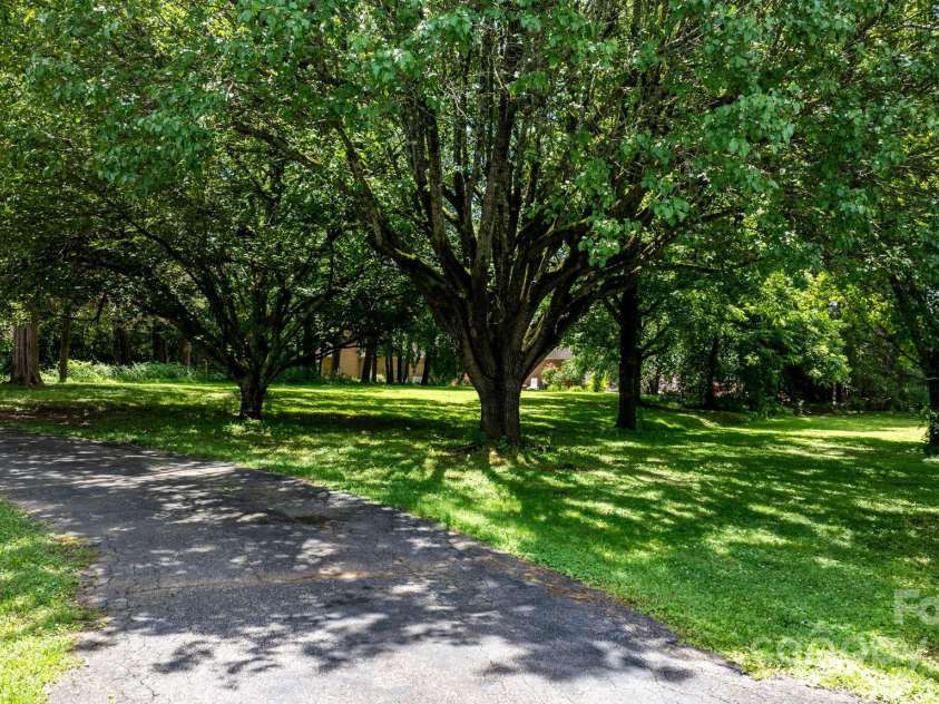 1520 21st Avenue, Hickory, NC 28601.  MLS# CAR4272181, YatesRealty ID 1927. 