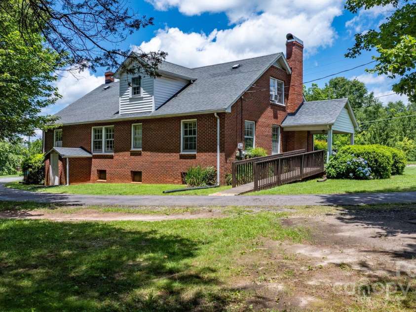 1520 21st Avenue, Hickory, NC 28601.  MLS# CAR4272181, YatesRealty ID 1927. 