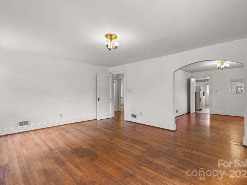 1520 21st Avenue, Hickory, NC 28601.  MLS# CAR4272181, YatesRealty ID 1927. 