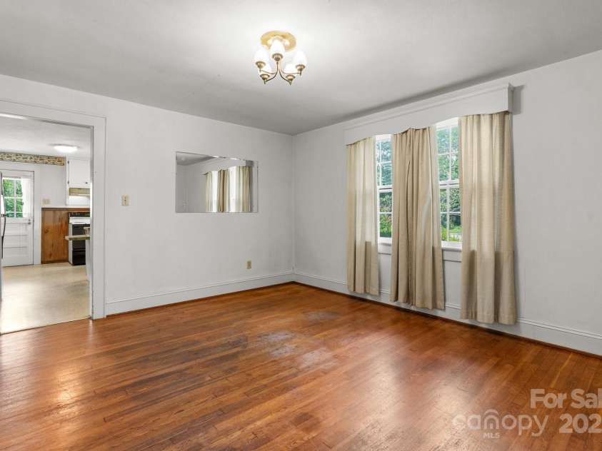 1520 21st Avenue, Hickory, NC 28601.  MLS# CAR4272181, YatesRealty ID 1927. 