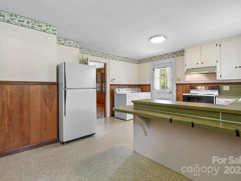 1520 21st Avenue, Hickory, NC 28601.  MLS# CAR4272181, YatesRealty ID 1927. 