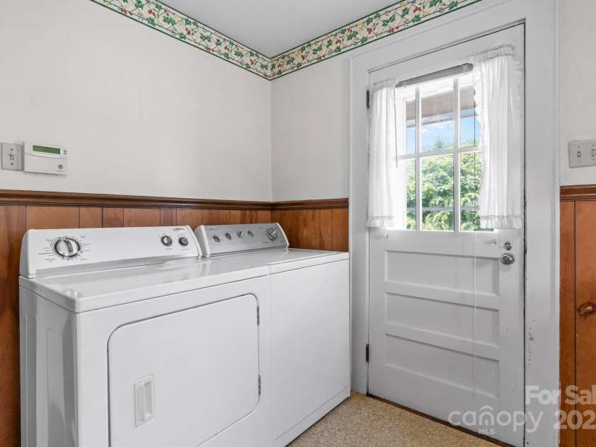 1520 21st Avenue, Hickory, NC 28601.  MLS# CAR4272181, YatesRealty ID 1927. 