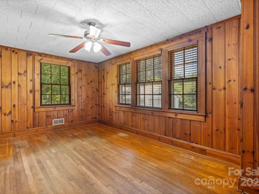 1520 21st Avenue, Hickory, NC 28601.  MLS# CAR4272181, YatesRealty ID 1927. 