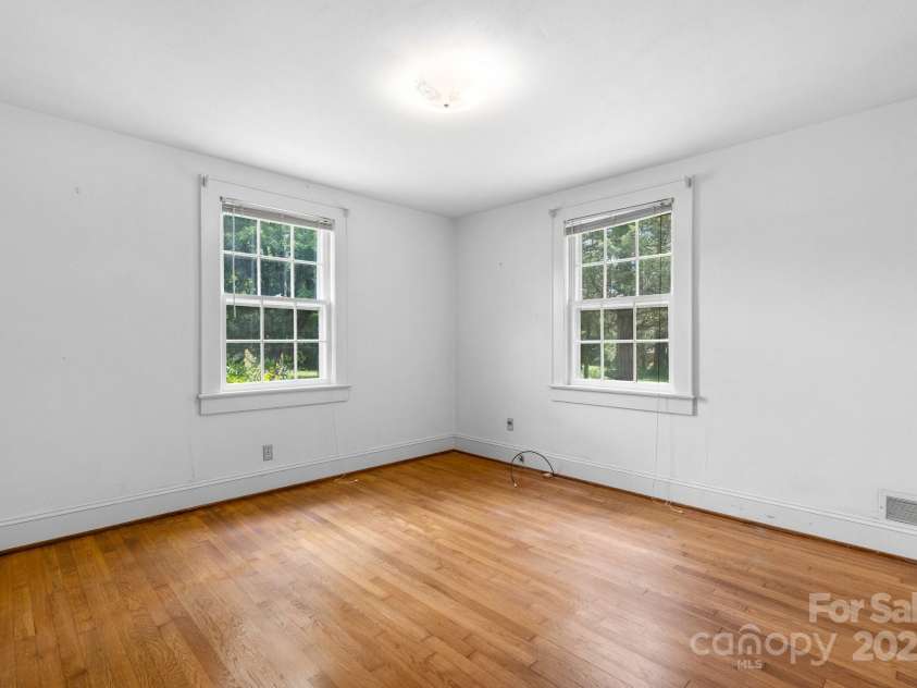 1520 21st Avenue, Hickory, NC 28601.  MLS# CAR4272181, YatesRealty ID 1927. 