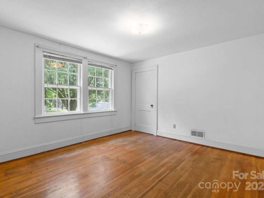 1520 21st Avenue, Hickory, NC 28601.  MLS# CAR4272181, YatesRealty ID 1927. 