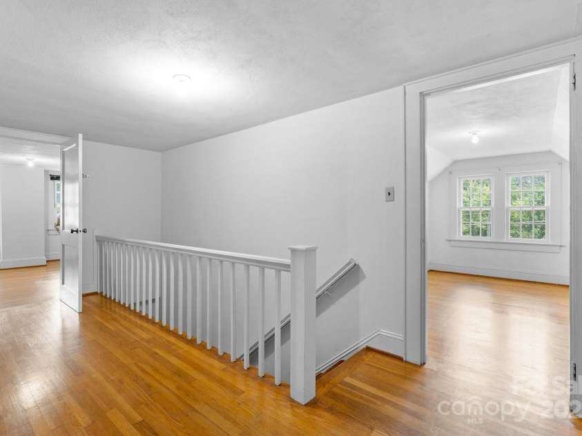 1520 21st Avenue, Hickory, NC 28601.  MLS# CAR4272181, YatesRealty ID 1927. 