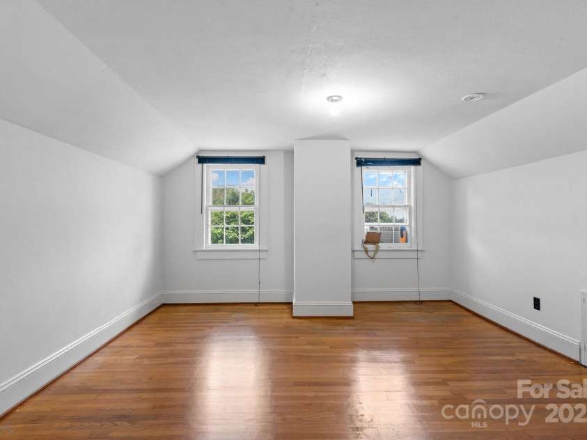 1520 21st Avenue, Hickory, NC 28601.  MLS# CAR4272181, YatesRealty ID 1927. 