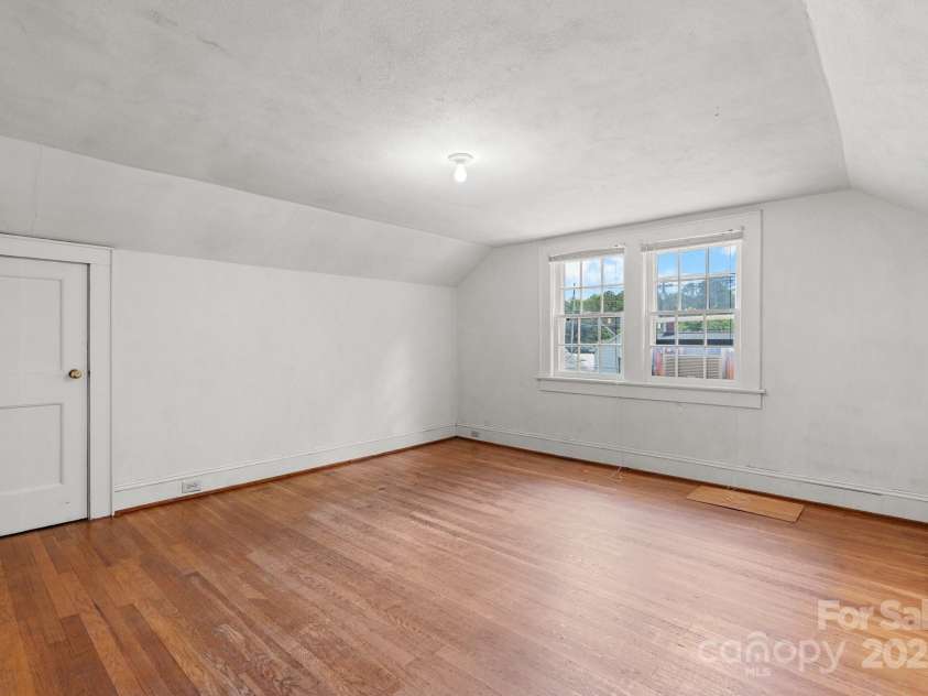 1520 21st Avenue, Hickory, NC 28601.  MLS# CAR4272181, YatesRealty ID 1927. 