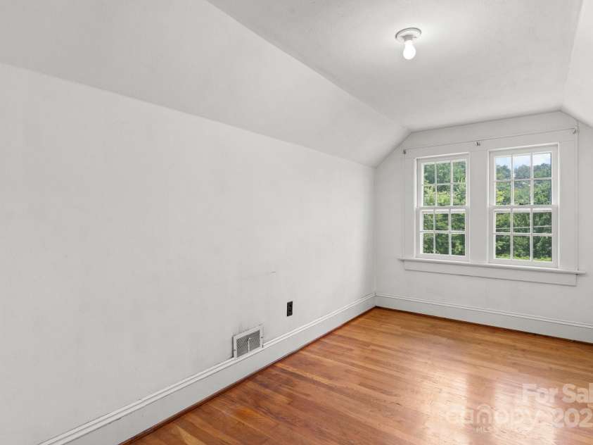 1520 21st Avenue, Hickory, NC 28601.  MLS# CAR4272181, YatesRealty ID 1927. 