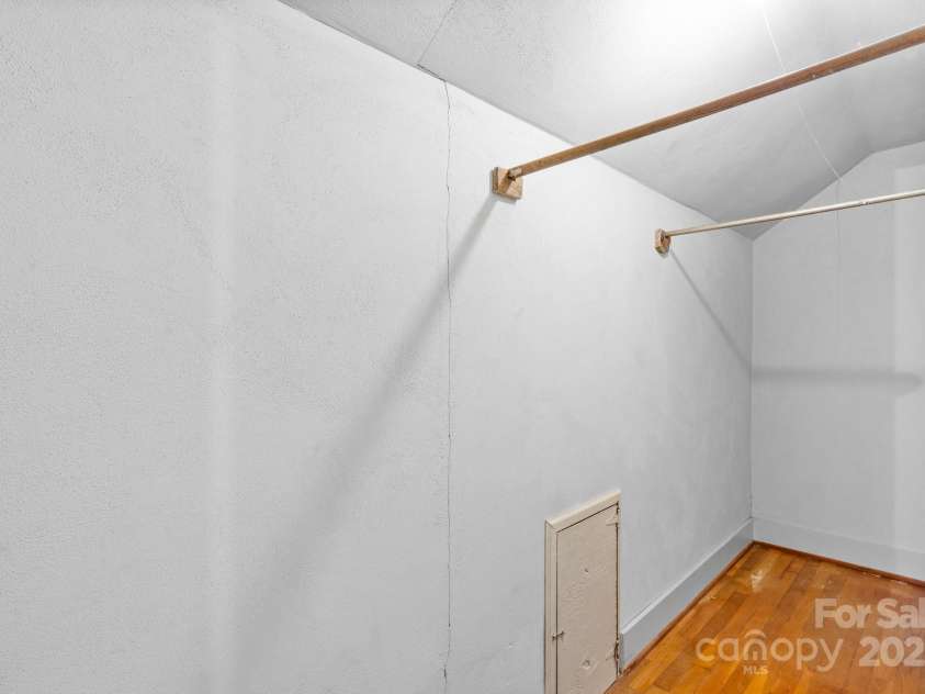 1520 21st Avenue, Hickory, NC 28601.  MLS# CAR4272181, YatesRealty ID 1927. 