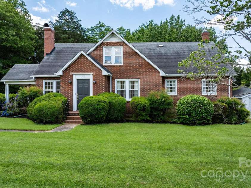 1520 21st Avenue, Hickory, NC 28601.  MLS# CAR4272181, YatesRealty ID 1927. 