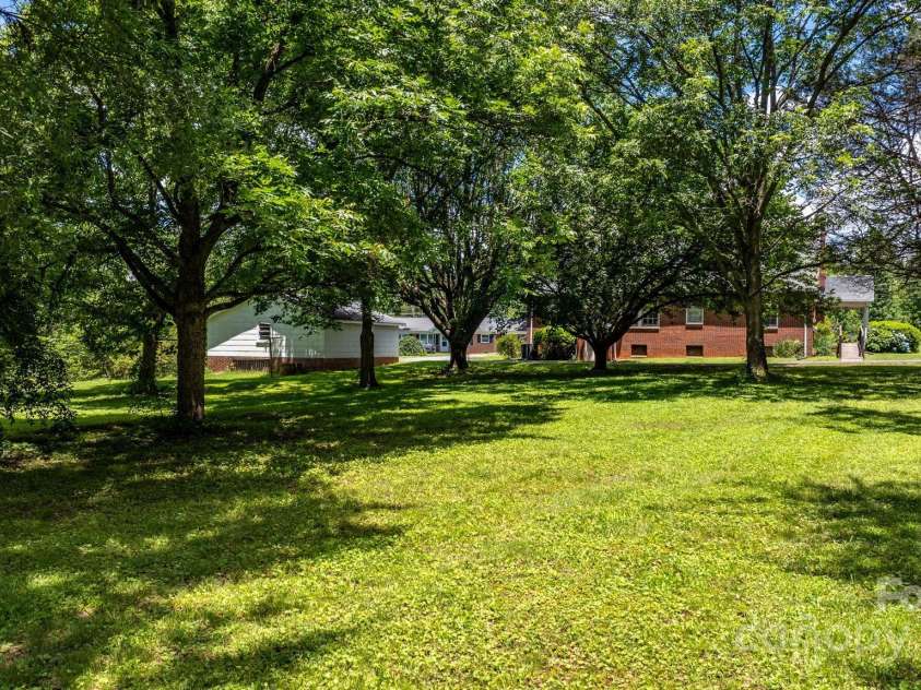 1520 21st Avenue, Hickory, NC 28601.  MLS# CAR4272181, YatesRealty ID 1927. 