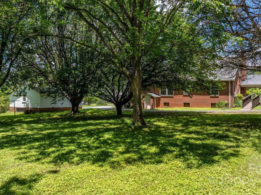 1520 21st Avenue, Hickory, NC 28601.  MLS# CAR4272181, YatesRealty ID 1927. 