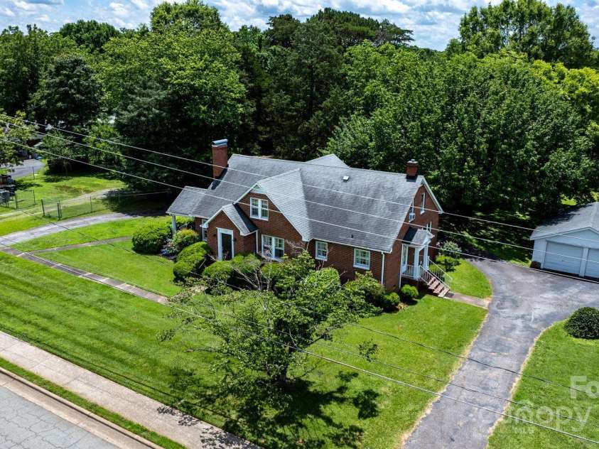 1520 21st Avenue, Hickory, NC 28601.  MLS# CAR4272181, YatesRealty ID 1927. 