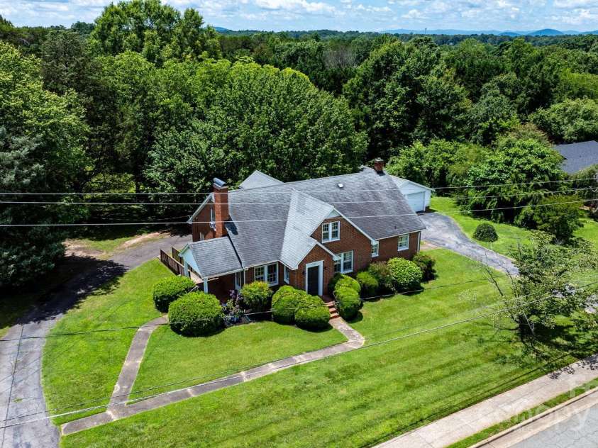 1520 21st Avenue, Hickory, NC 28601.  MLS# CAR4272181, YatesRealty ID 1927. 