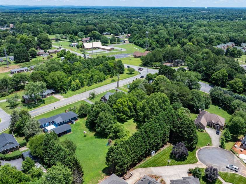 1520 21st Avenue, Hickory, NC 28601.  MLS# CAR4272181, YatesRealty ID 1927. 