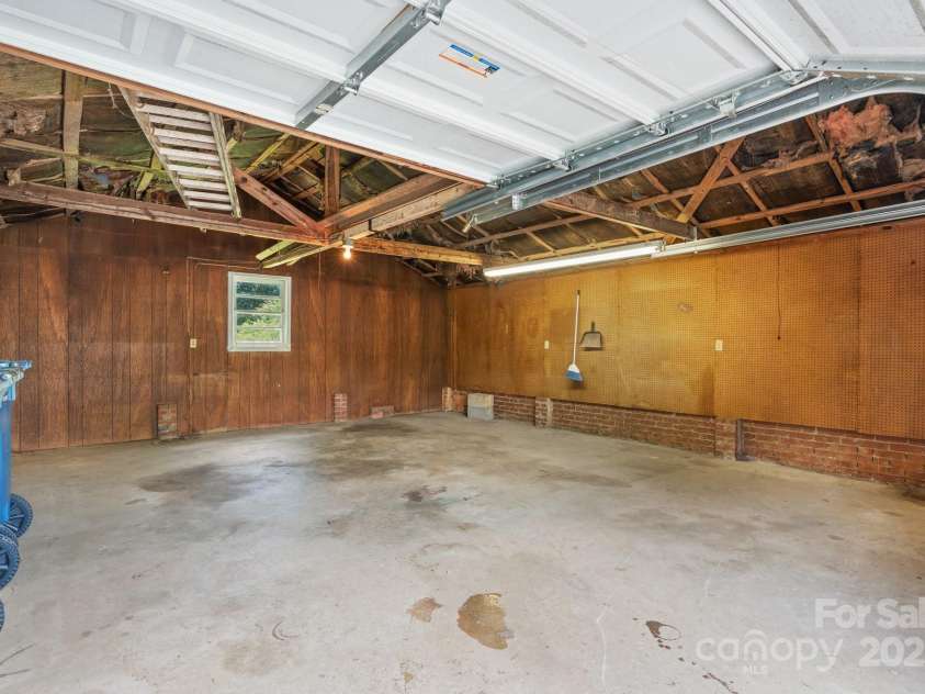 1520 21st Avenue, Hickory, NC 28601.  MLS# CAR4272181, YatesRealty ID 1927. 