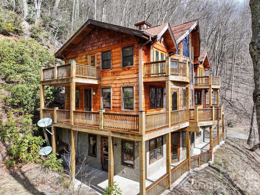 173 Heavenview Point, Maggie Valley, NC 28751.  MLS# CAR4347657, YatesRealty ID 1927. 