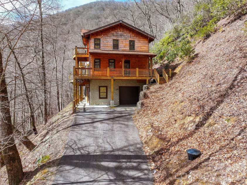 173 Heavenview Point, Maggie Valley, NC 28751.  MLS# CAR4347657, YatesRealty ID 1927. 