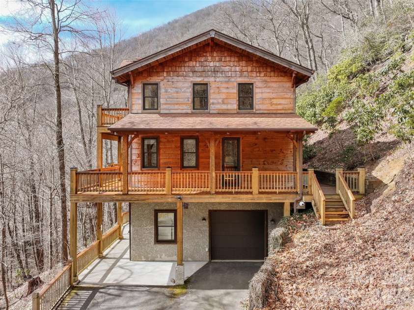 173 Heavenview Point, Maggie Valley, NC 28751.  MLS# CAR4347657, YatesRealty ID 1927. 