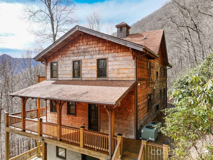 173 Heavenview Point, Maggie Valley, NC 28751.  MLS# CAR4347657, YatesRealty ID 1927. 