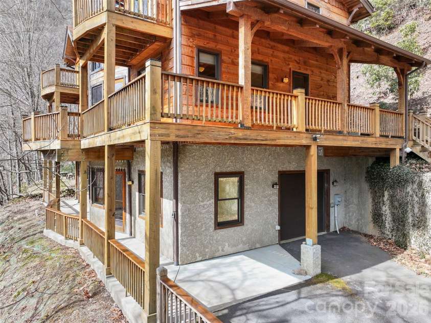 173 Heavenview Point, Maggie Valley, NC 28751.  MLS# CAR4347657, YatesRealty ID 1927. 
