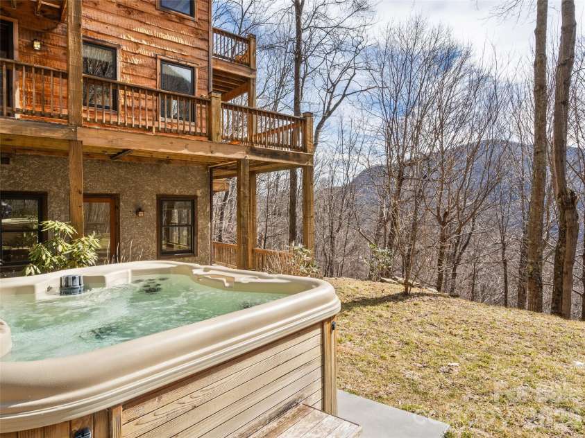173 Heavenview Point, Maggie Valley, NC 28751.  MLS# CAR4347657, YatesRealty ID 1927. 