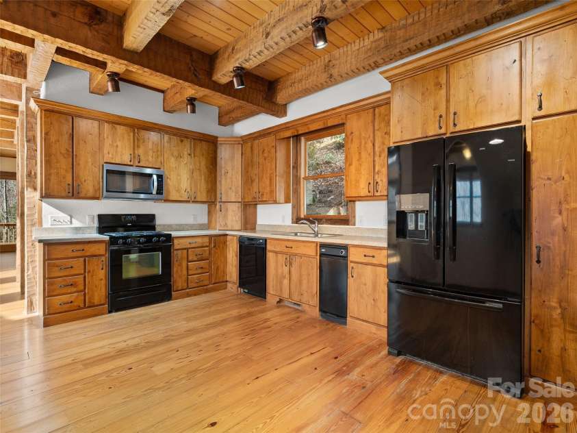 173 Heavenview Point, Maggie Valley, NC 28751.  MLS# CAR4347657, YatesRealty ID 1927. 
