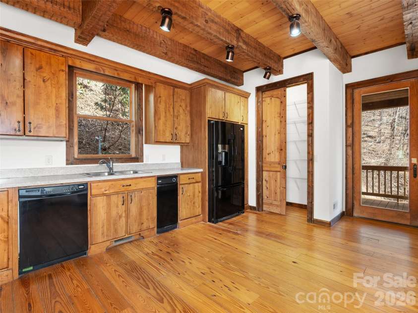 173 Heavenview Point, Maggie Valley, NC 28751.  MLS# CAR4347657, YatesRealty ID 1927. 