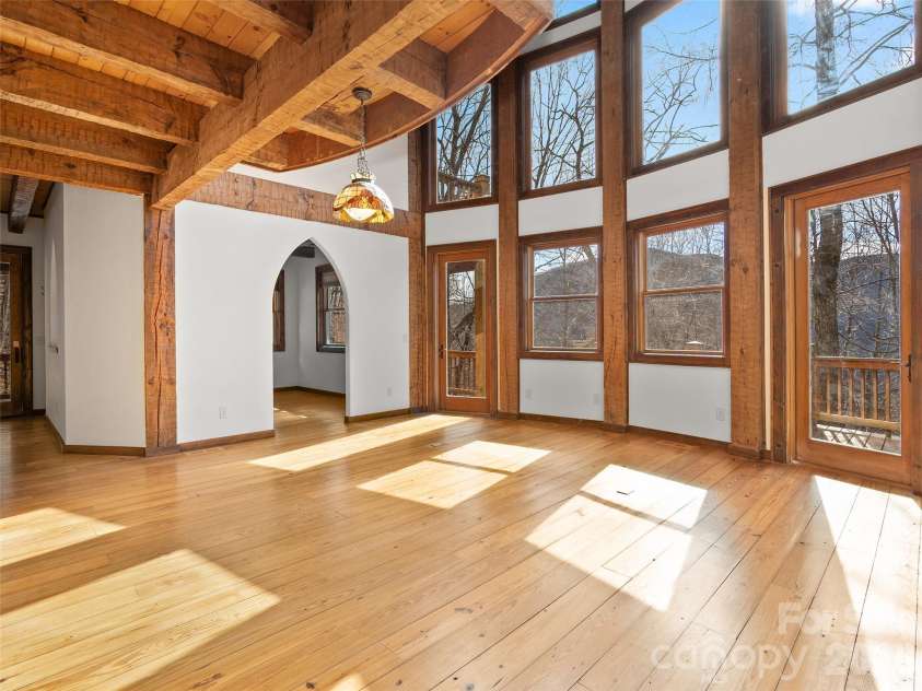 173 Heavenview Point, Maggie Valley, NC 28751.  MLS# CAR4347657, YatesRealty ID 1927. 