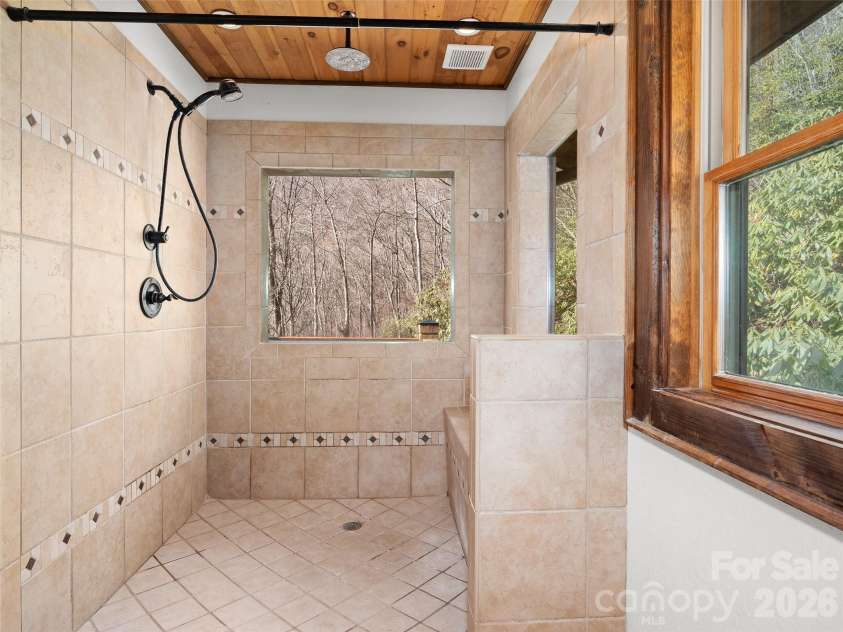 173 Heavenview Point, Maggie Valley, NC 28751.  MLS# CAR4347657, YatesRealty ID 1927. 
