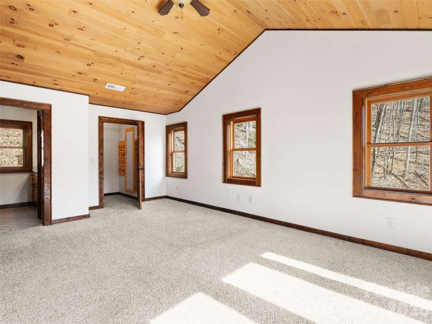 173 Heavenview Point, Maggie Valley, NC 28751.  MLS# CAR4347657, YatesRealty ID 1927. 