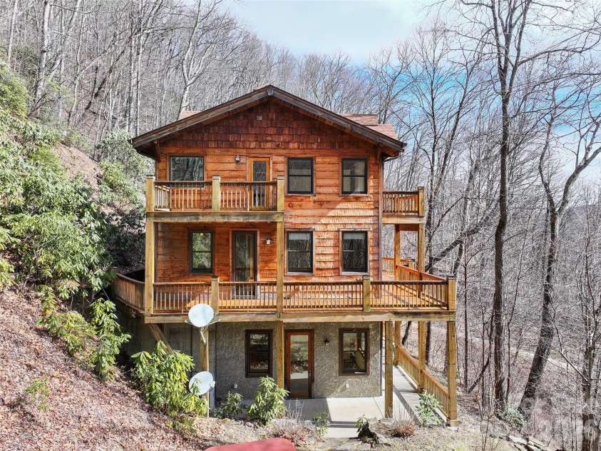 173 Heavenview Point, Maggie Valley, NC 28751.  MLS# CAR4347657, YatesRealty ID 1927. 