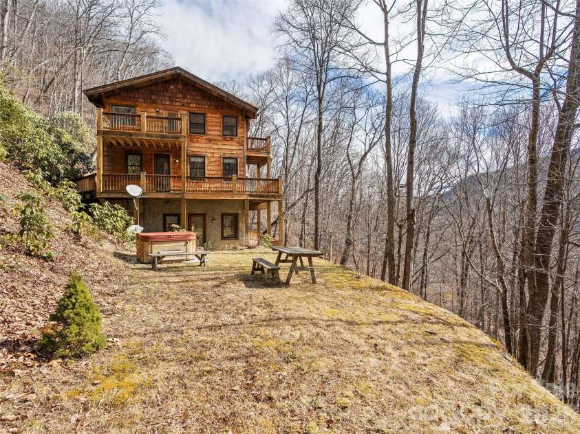 173 Heavenview Point, Maggie Valley, NC 28751.  MLS# CAR4347657, YatesRealty ID 1927. 