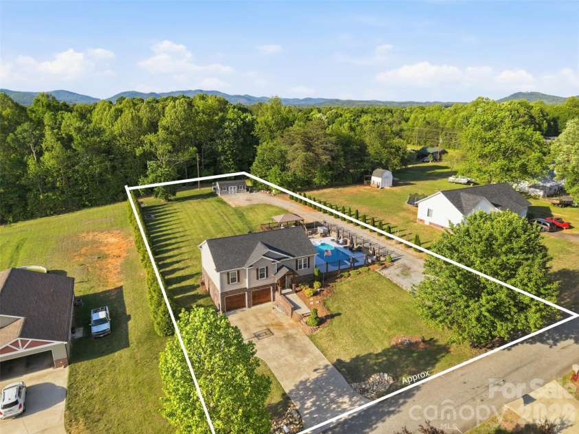 120 Walnut Lane, Taylorsville, NC 28681.  MLS# CAR4374976, YatesRealty ID 19270. 