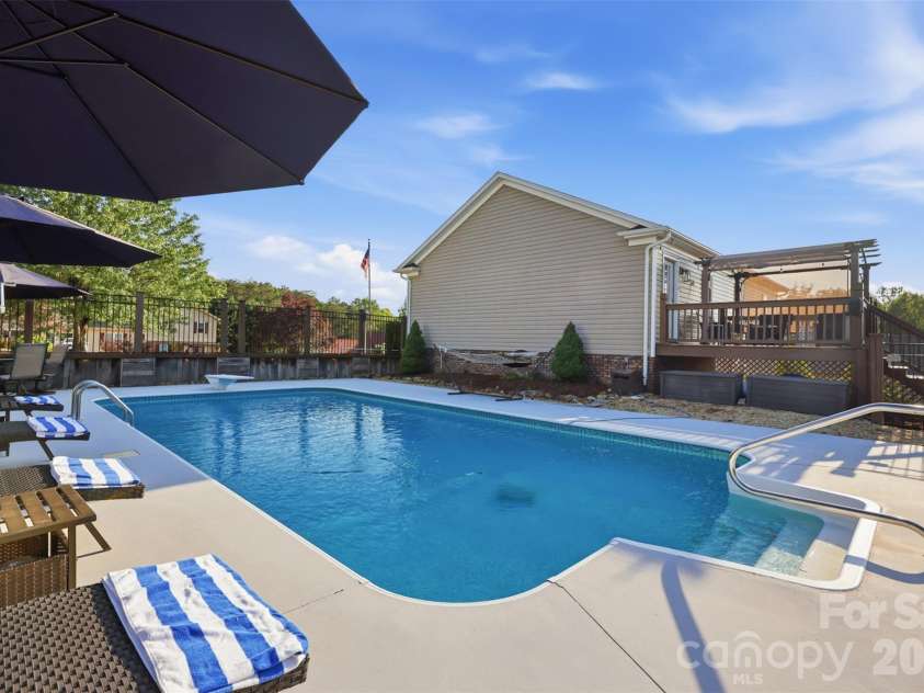 120 Walnut Lane, Taylorsville, NC 28681.  MLS# CAR4374976, YatesRealty ID 19270. 