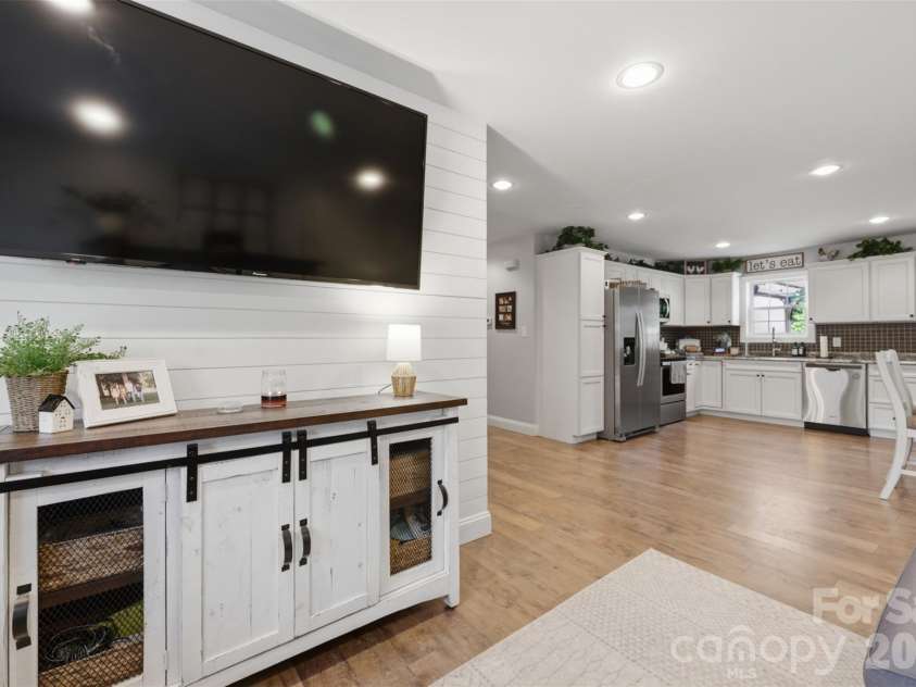 120 Walnut Lane, Taylorsville, NC 28681.  MLS# CAR4374976, YatesRealty ID 19270. 